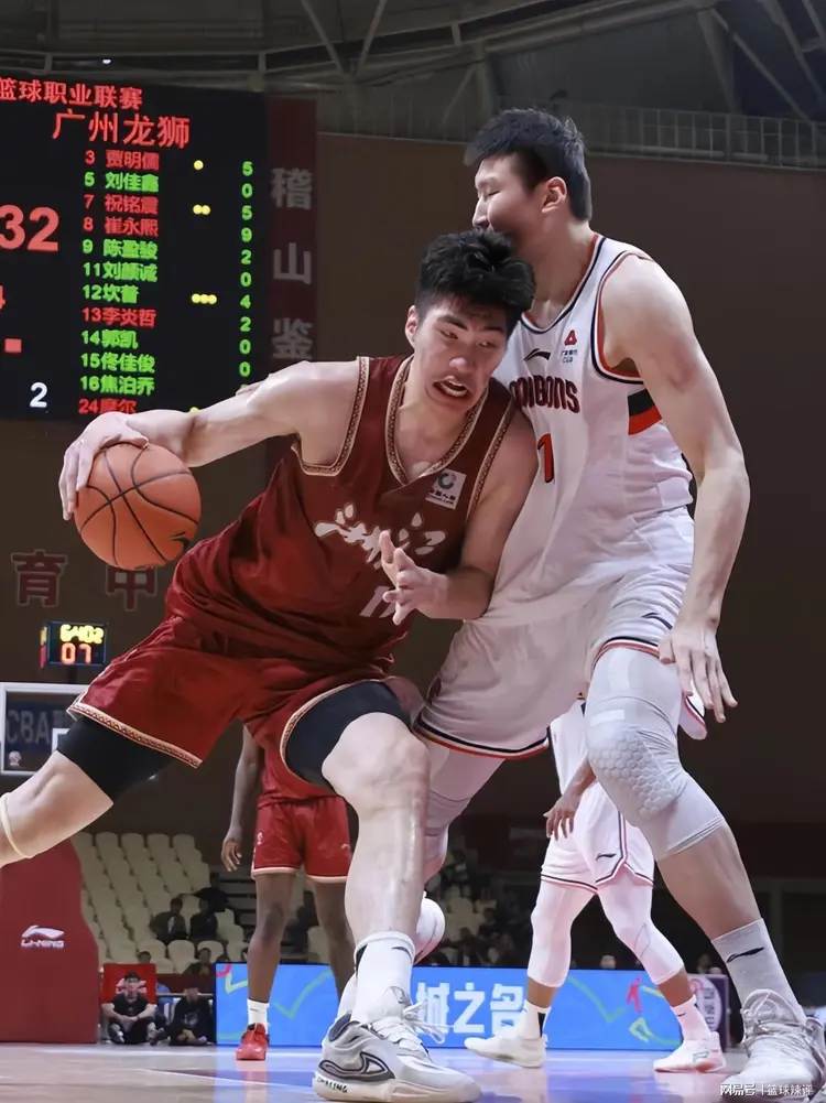 包含里程碑夜广州队再遭质疑，CBA季后赛清晨刷纪录，悬念犹存，细节决定成败的词条