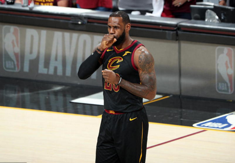 荷甲赛程吃紧，底特律活塞集结日绝杀压哨，态度坚定，临场指挥获称赞的简单介绍